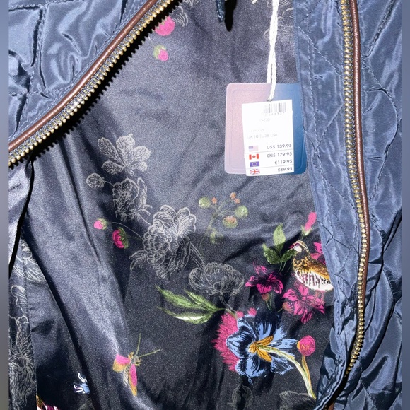 Joules Quilted Equestrian style Vest with removable fur collar. - Picture 8 of 8